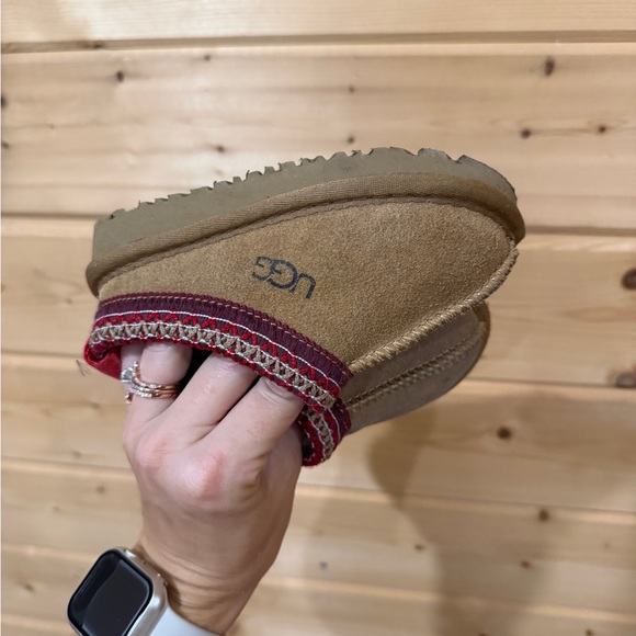 UGG Kids Tan Slippers with Red Trim - Picture 2 of 3